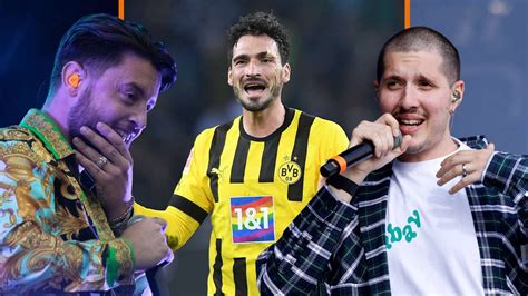 Mats Hummels consoles himself with rappers